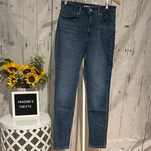 Women's High Rise Skinny Levi’s Jeans Size 28 Preowned